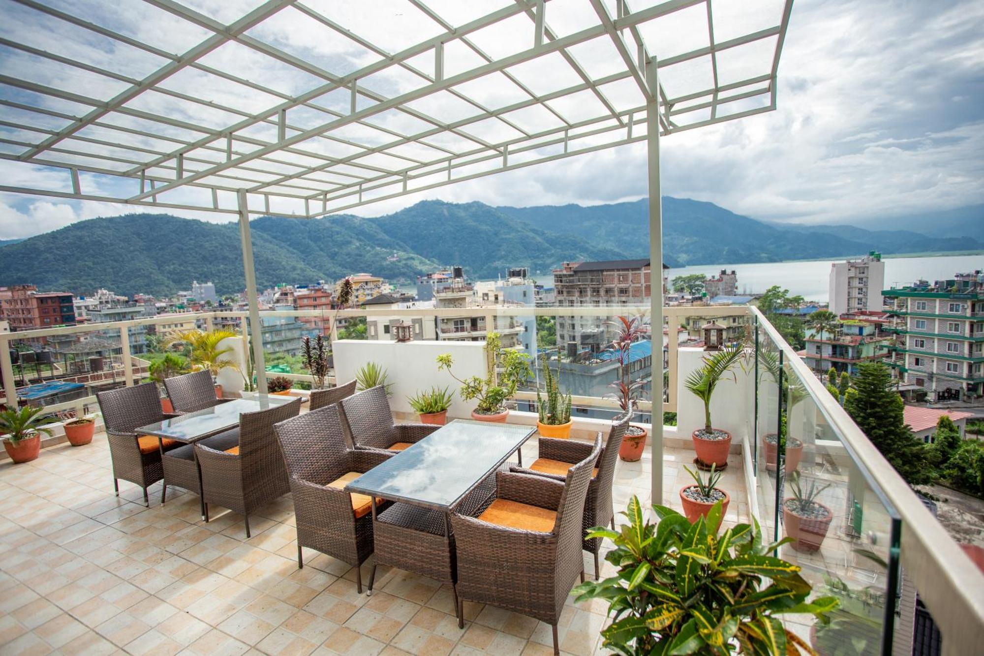 Chautari Boutique Hotel Pokhara Bagian luar foto