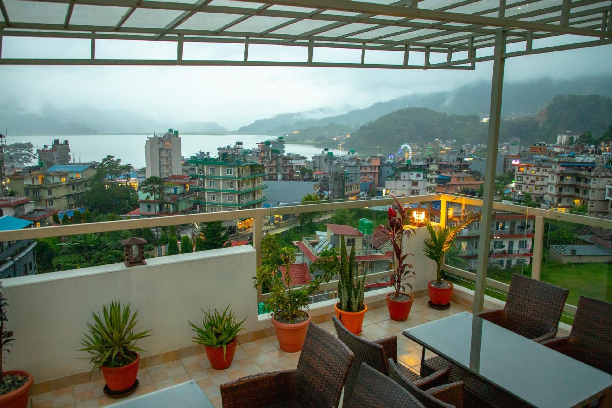 Chautari Boutique Hotel Pokhara Bagian luar foto